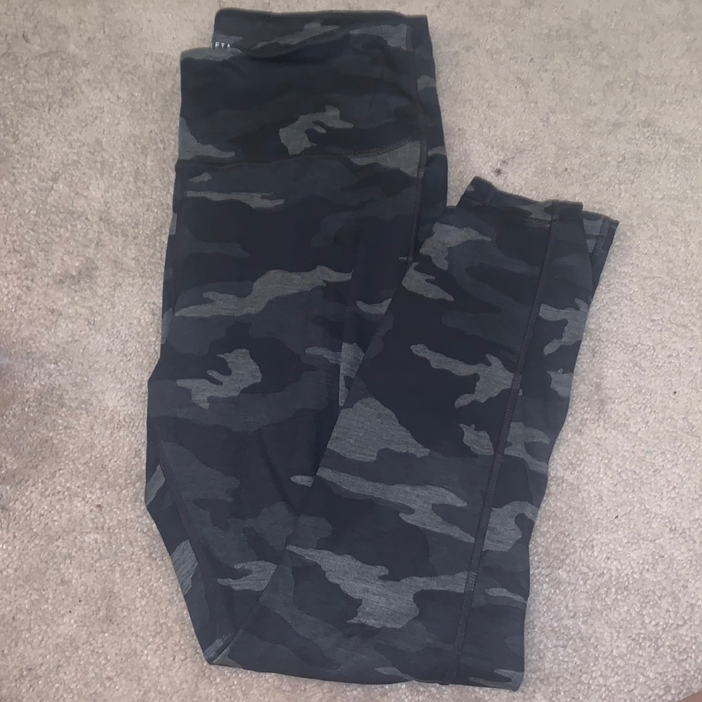 Athleta ultimate Camo right Size M